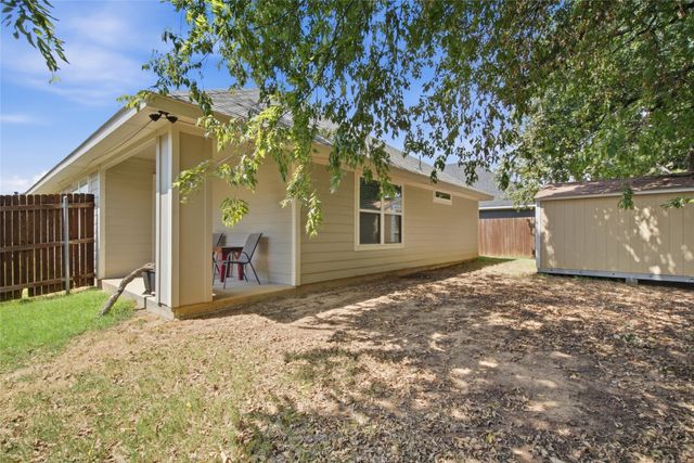 211 Clover Circle, Weatherford, TX 76086