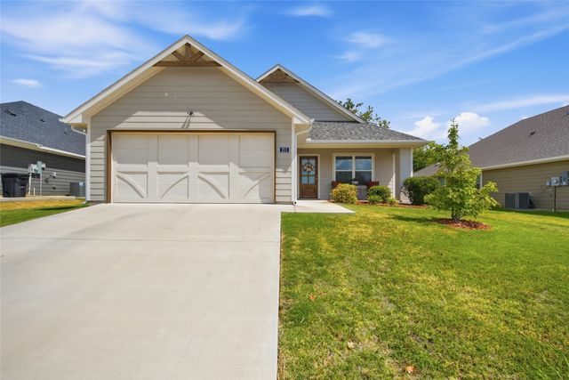 211 Clover Circle, Weatherford, TX 76086