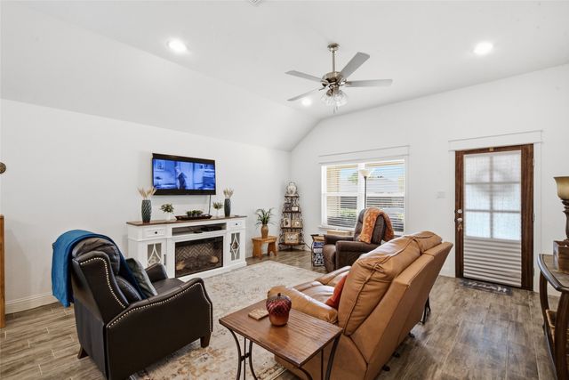 211 Clover Circle, Weatherford, TX 76086