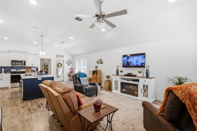 211 Clover Circle, Weatherford, TX 76086