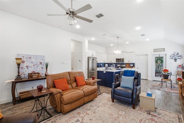 211 Clover Circle, Weatherford, TX 76086