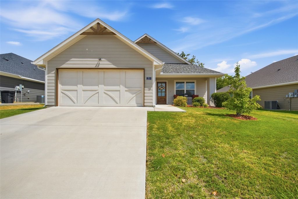 211 Clover Circle, Weatherford, TX 76086 — photo 3
