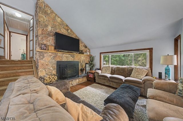 451 W Brook Rd, Ringwood Boro, NJ 07456