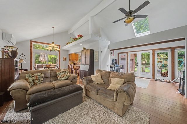 451 W Brook Rd, Ringwood Boro, NJ 07456