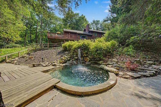 451 W Brook Rd, Ringwood Boro, NJ 07456