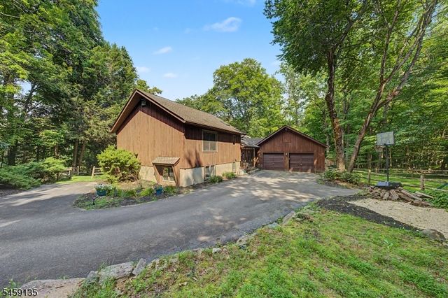 451 W Brook Rd, Ringwood Boro, NJ 07456