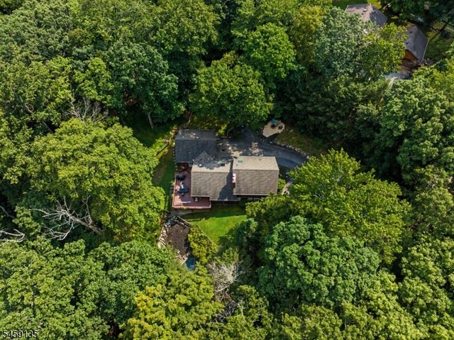 451 W Brook Rd, Ringwood Boro, NJ 07456