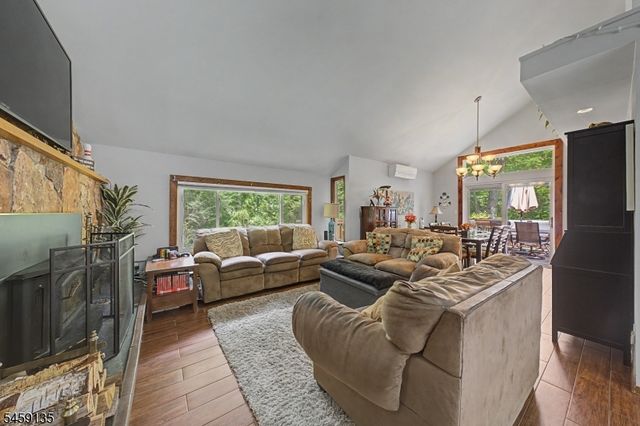 451 W Brook Rd, Ringwood Boro, NJ 07456