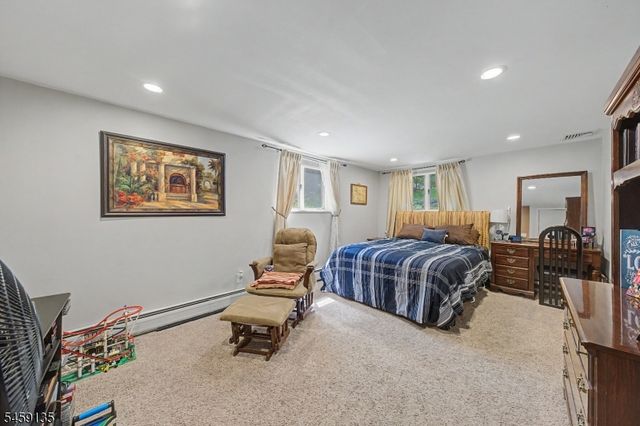 451 W Brook Rd, Ringwood Boro, NJ 07456