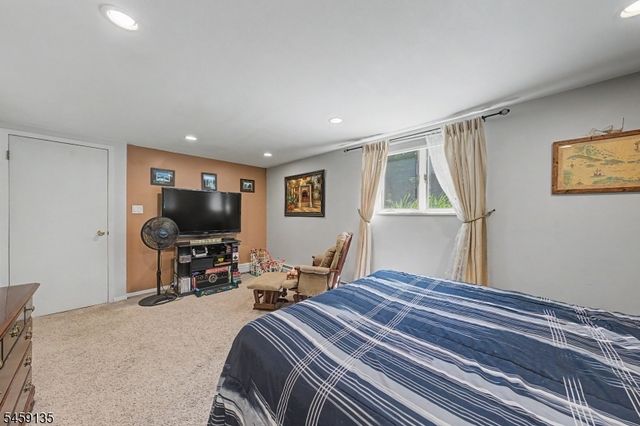 451 W Brook Rd, Ringwood Boro, NJ 07456