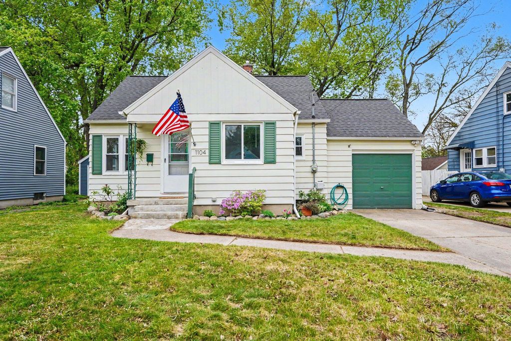 1104 Hoyt Street SE, Grand Rapids, MI 49507