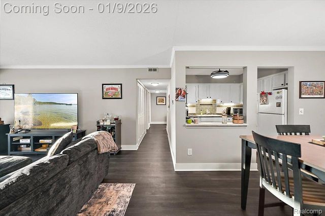 35962 Ann Arbor Trail 206, Livonia, MI 48150