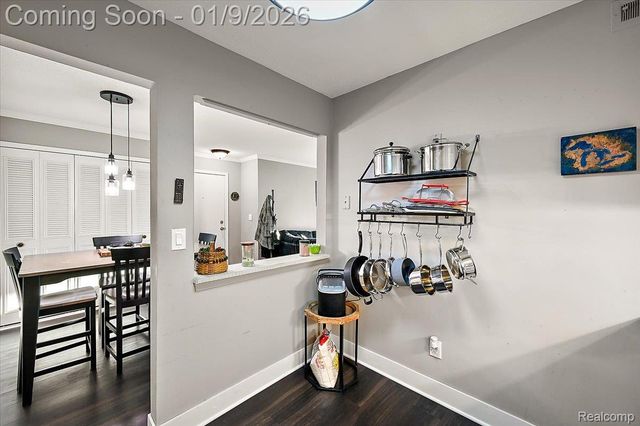 35962 Ann Arbor Trail 206, Livonia, MI 48150