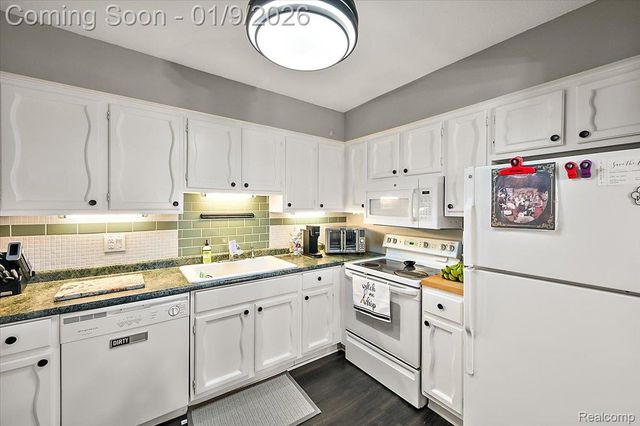 35962 Ann Arbor Trail 206, Livonia, MI 48150