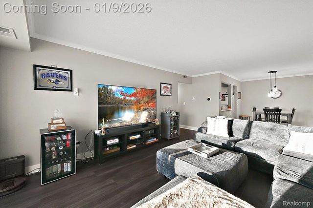 35962 Ann Arbor Trail 206, Livonia, MI 48150