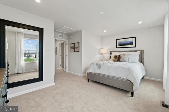 435 PRESIDENTS POINTE AVE, Ranson, WV 25438