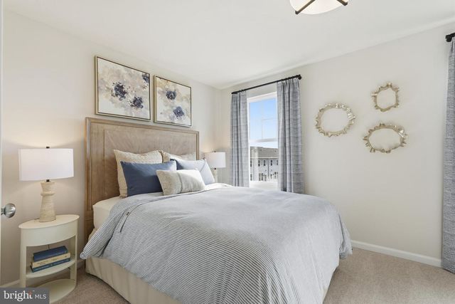 435 PRESIDENTS POINTE AVE, Ranson, WV 25438