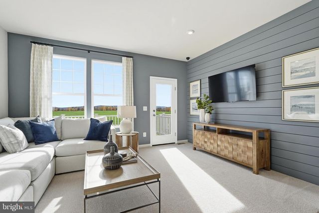 435 PRESIDENTS POINTE AVE, Ranson, WV 25438