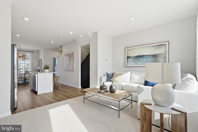 435 PRESIDENTS POINTE AVE, Ranson, WV 25438