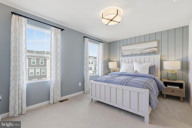 435 PRESIDENTS POINTE AVE, Ranson, WV 25438