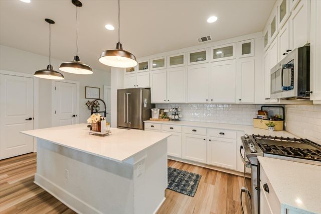 125 Broken Oak DR, Liberty Hill, TX 78642