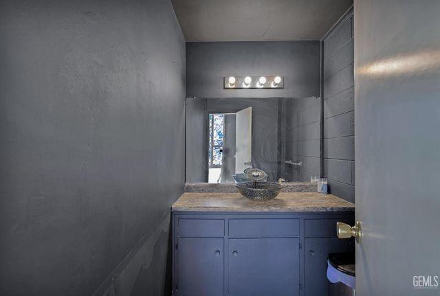 3901 Union Avenue 15, Bakersfield, CA 93305