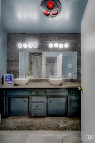 3901 Union Avenue 15, Bakersfield, CA 93305