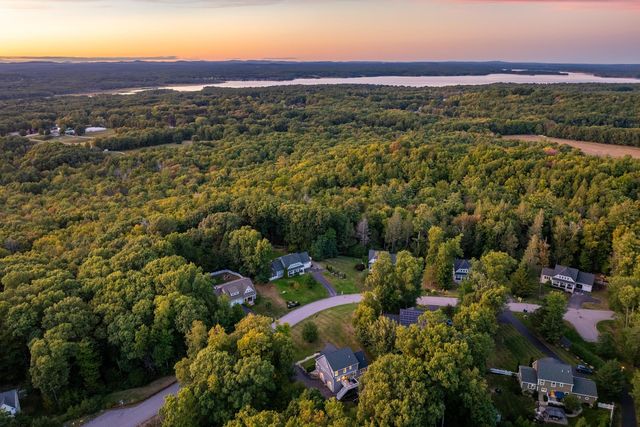 16 Point Of Rocks Terrace, Stratham, NH 03885