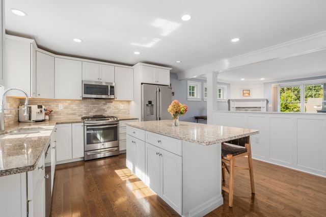 16 Point Of Rocks Terrace, Stratham, NH 03885