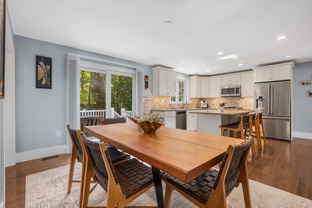 16 Point Of Rocks Terrace, Stratham, NH 03885