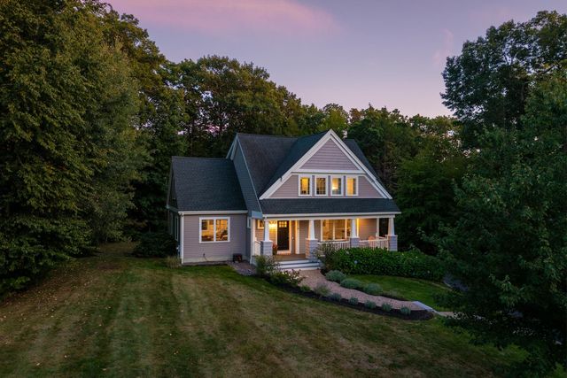 16 Point Of Rocks Terrace, Stratham, NH 03885