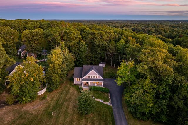 16 Point Of Rocks Terrace, Stratham, NH 03885