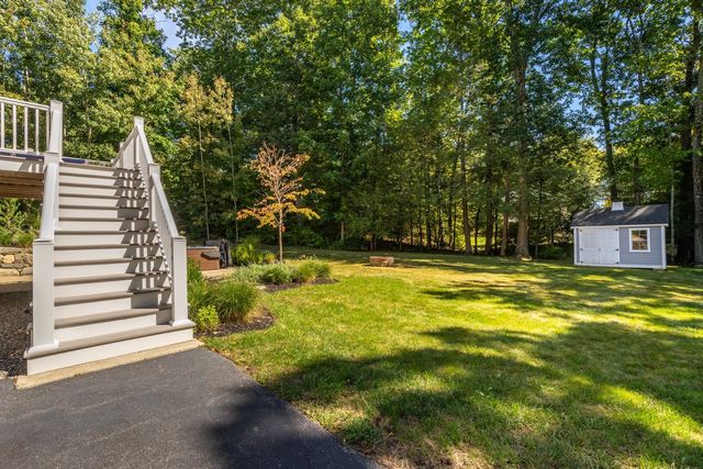 16 Point Of Rocks Terrace, Stratham, NH 03885