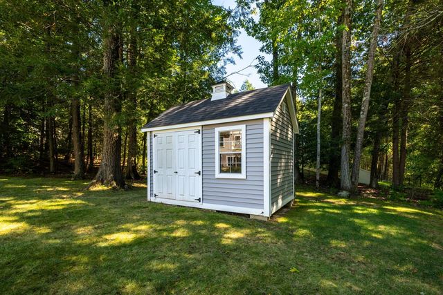 16 Point Of Rocks Terrace, Stratham, NH 03885