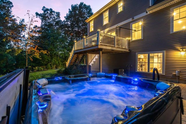 16 Point Of Rocks Terrace, Stratham, NH 03885