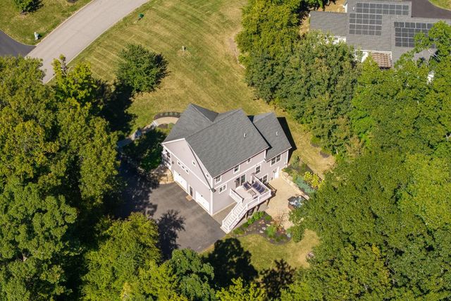 16 Point Of Rocks Terrace, Stratham, NH 03885