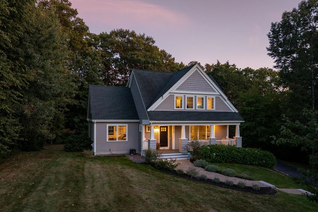 16 Point Of Rocks Terrace, Stratham, NH 03885