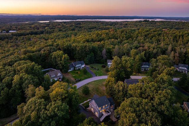 16 Point Of Rocks Terrace, Stratham, NH 03885