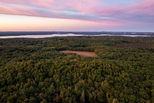 16 Point Of Rocks Terrace, Stratham, NH 03885