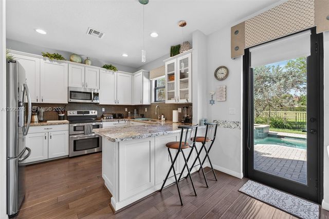 19278 NE 6th Ave, Miami, FL 33179