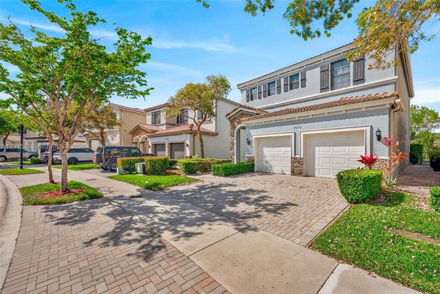 19278 NE 6th Ave, Miami, FL 33179