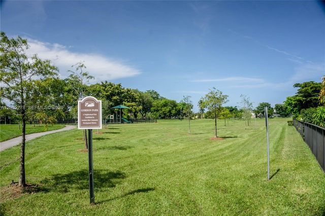 19278 NE 6th Ave, Miami, FL 33179