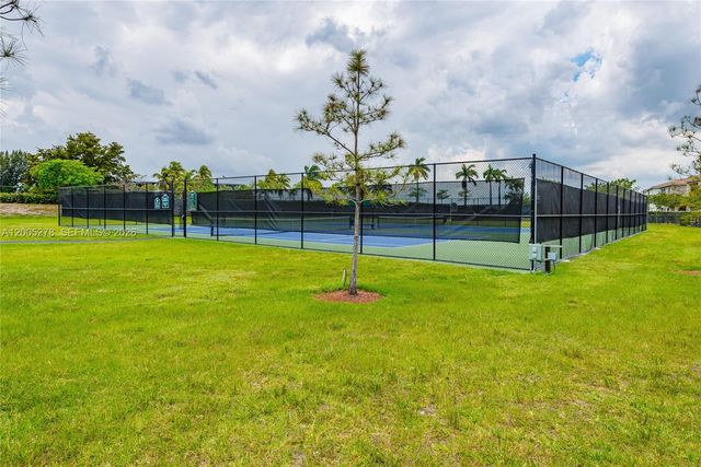 19278 NE 6th Ave, Miami, FL 33179