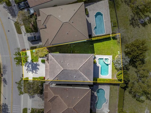 19278 NE 6th Ave, Miami, FL 33179