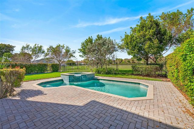 19278 NE 6th Ave, Miami, FL 33179