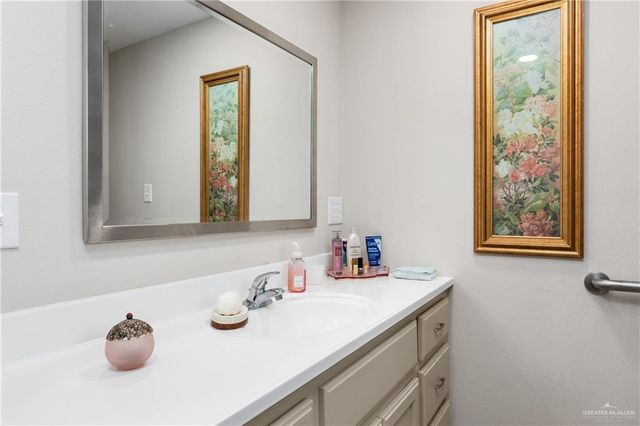 2002 N Mayberry Boulevard, Alton, TX 78573