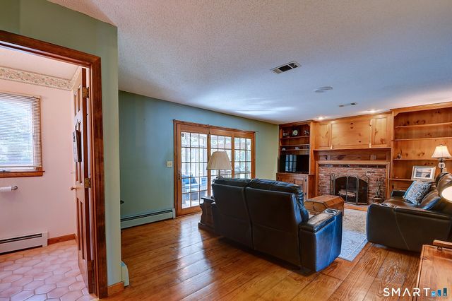 6 Smithbrook Terrace, Glastonbury, CT 06033
