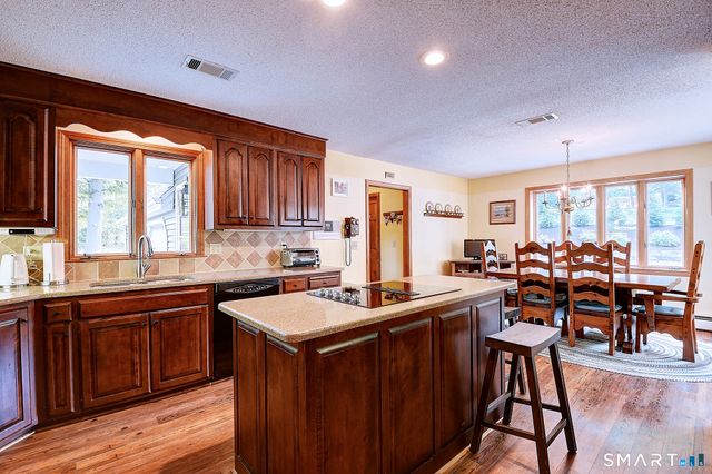 6 Smithbrook Terrace, Glastonbury, CT 06033