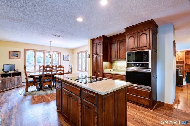 6 Smithbrook Terrace, Glastonbury, CT 06033