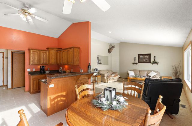 1055 Johnson Place SE, Owatonna, MN 55060